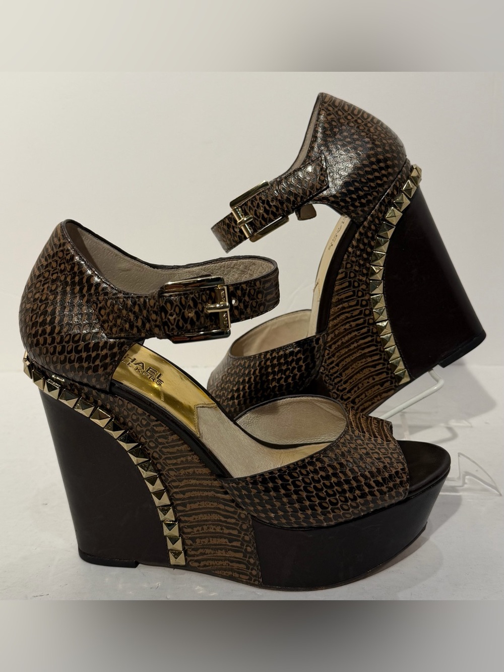 MICHAEL KORS ELLA MK LOGO STUDDED SNAKE PRINT BROWN LEATHER WEDGES SIZE 8M